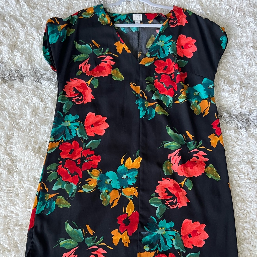 Fun Floral Shift Dress! Great for summer!